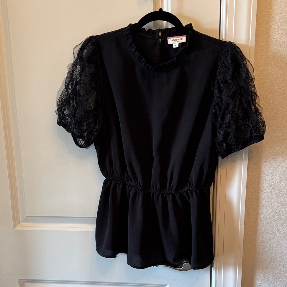 ANDREE BY UNIT Black Lace Puff Sleeve Peplum Top